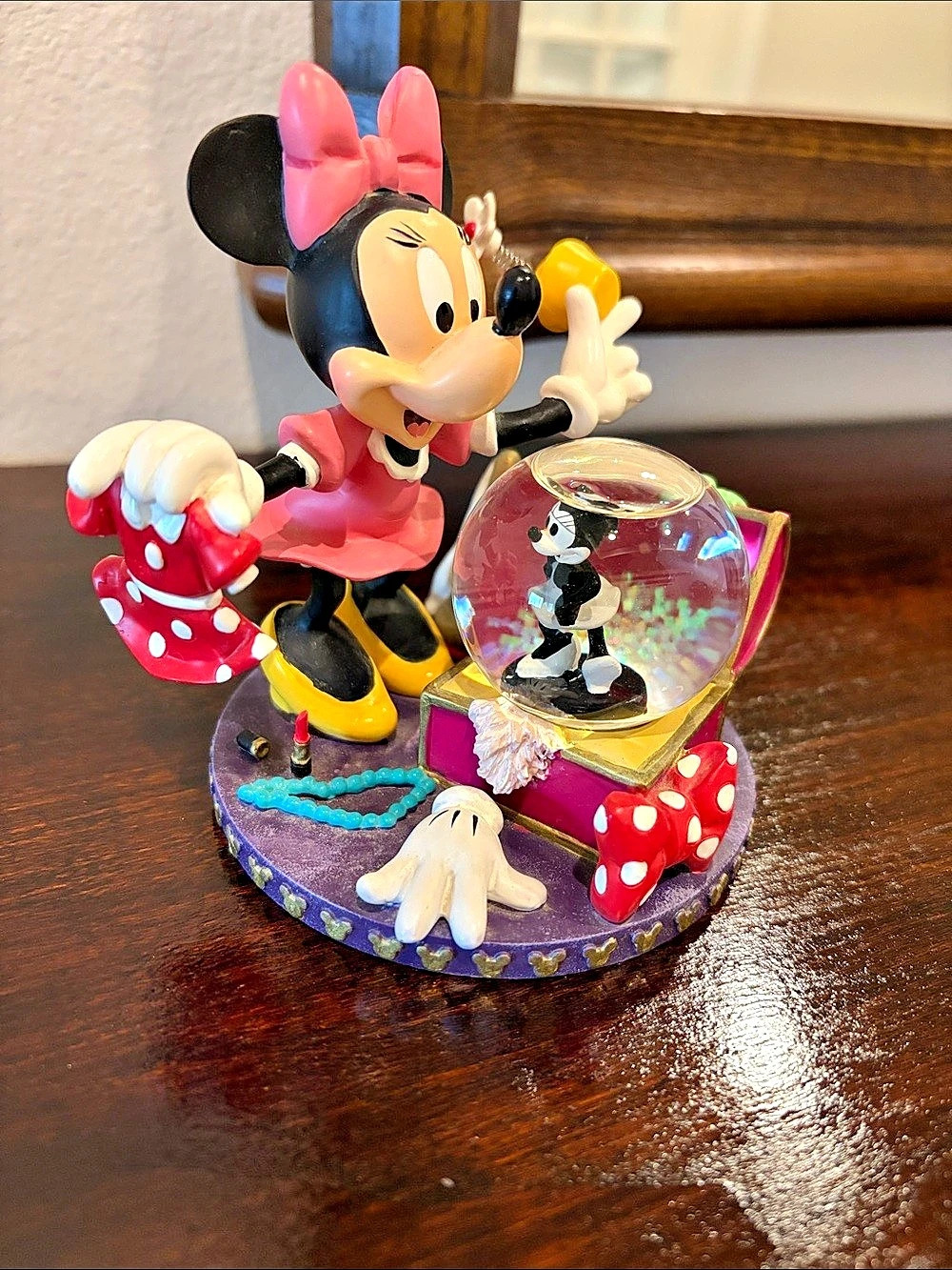 Rare Pair Disney Minnie Mouse and Mickey Mouse 2007 Mini Snow Globe Figurine Set